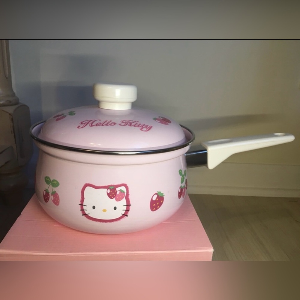 HELLO KITTY VERY RARE NWT Sanrio Cooking Pot 🍓